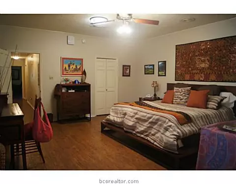 910 Bob White St, Bryan, TX 77802 photo 12