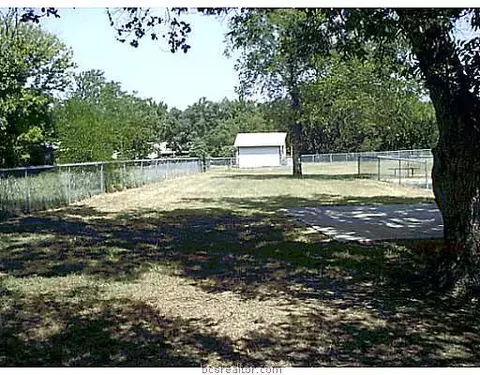 407 Madison Ave, Elgin, TX 78621 photo 9