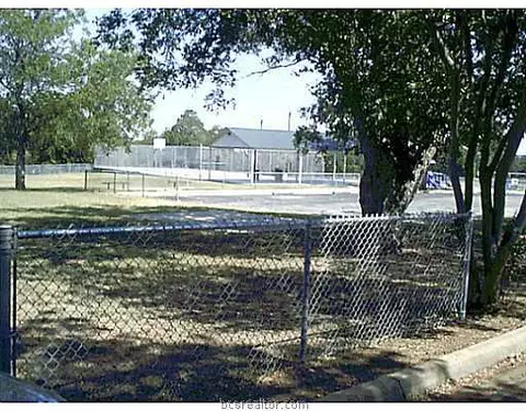407 Madison Ave, Elgin, TX 78621 photo 4