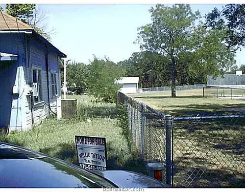 407 Madison Ave, Elgin, TX 78621 photo 5