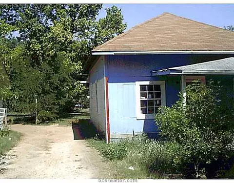 407 Madison Ave, Elgin, TX 78621 photo 2