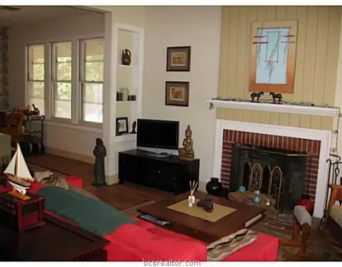 1606 Oakview St, Bryan, TX 77802 photo 3