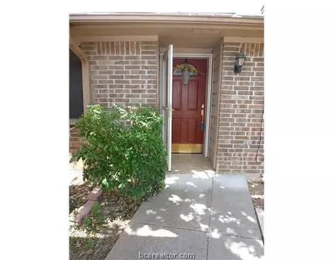 2823 Oakside, Bryan, TX 77802 photo 3