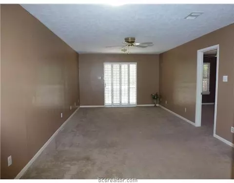 2823 Oakside, Bryan, TX 77802 photo 4