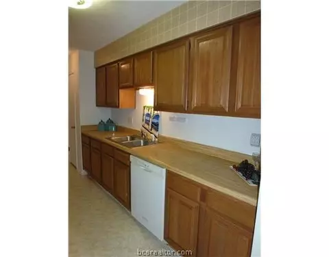 2823 Oakside, Bryan, TX 77802 photo 9