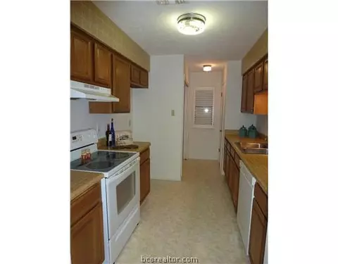 2823 Oakside, Bryan, TX 77802 photo 6