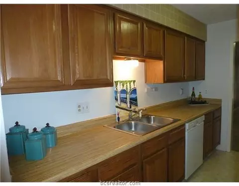 2823 Oakside, Bryan, TX 77802 photo 7