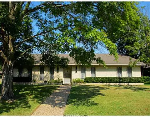 700 Matous Dr, Bryan, TX 77802 photo 1