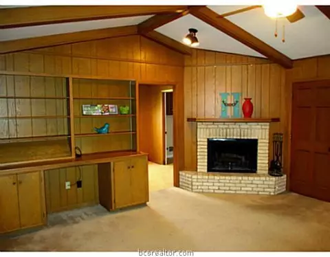 700 Matous Dr, Bryan, TX 77802 photo 2