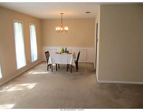 700 Matous Dr, Bryan, TX 77802 photo 9