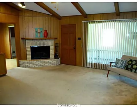 700 Matous Dr, Bryan, TX 77802 photo 4