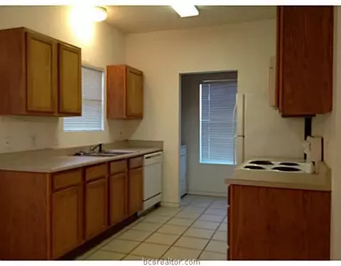 2419-21 Berger Dr, Bryan, TX 77802 photo 3