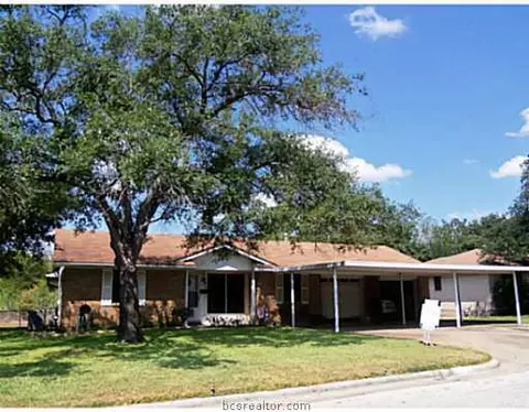 400 Madeline Dr, Bryan, TX 77802 photo 1