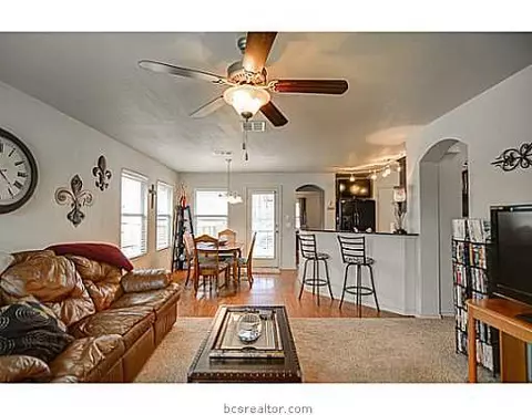 2107 Forge Hill Rd, Bryan, TX 77801 photo 2
