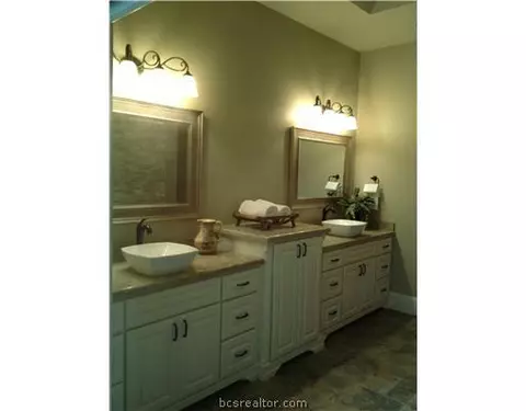 3216 Founders, Bryan, TX 77807 photo 5