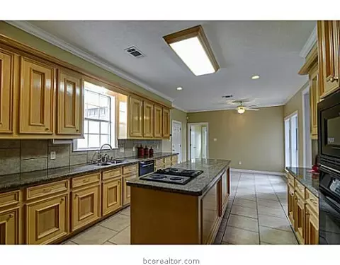 4607 Locksford, Bryan, TX 77802 photo 9