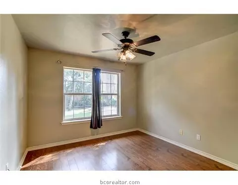 2204 Bastrop Cir, Bryan, TX 77808 photo 14