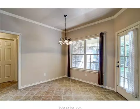 2204 Bastrop Cir, Bryan, TX 77808 photo 5