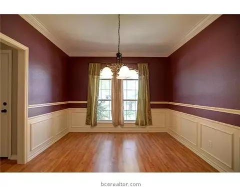 2204 Bastrop Cir, Bryan, TX 77808 photo 6