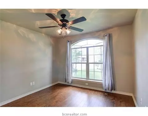 2204 Bastrop Cir, Bryan, TX 77808 photo 15