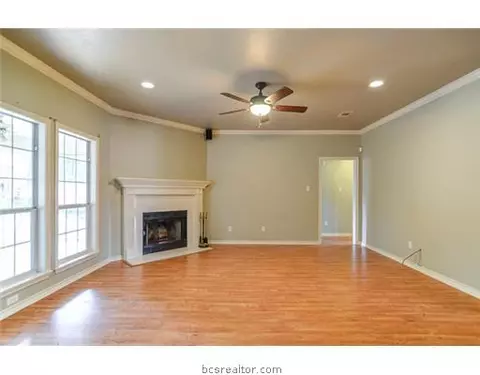 2204 Bastrop Cir, Bryan, TX 77808 photo 8