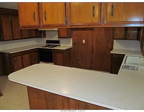 111 Pleasant St, Bryan, TX 77801 photo 3