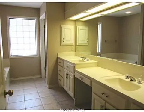 3123 Broadmoor Dr, Bryan, TX 77802 photo 11
