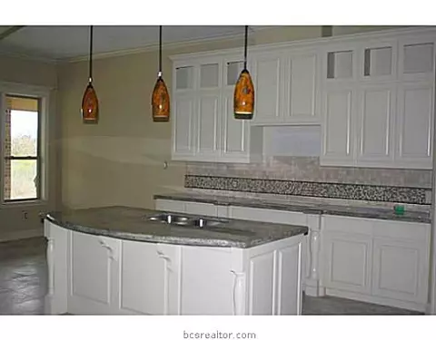 4646 River Rock, Bryan, TX 77808 photo 2