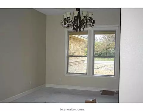4646 River Rock, Bryan, TX 77808 photo 5