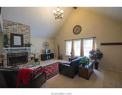 7710 Sandy Point Rd, Bryan, TX 77807 photo 3