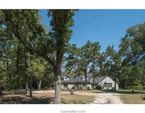 7710 Sandy Point Rd, Bryan, TX 77807 photo 2
