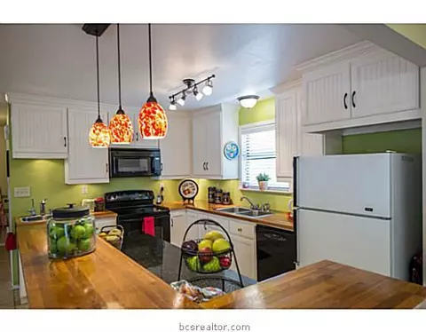 7710 Sandy Point Rd, Bryan, TX 77807 photo 6