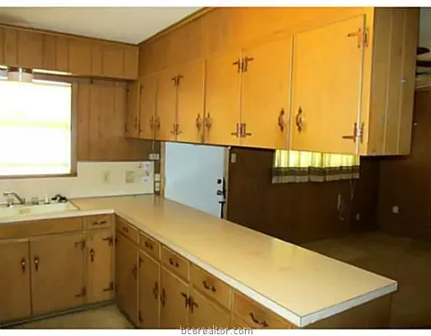 412 Brookside West Dr W, Bryan, TX 77802 photo 3