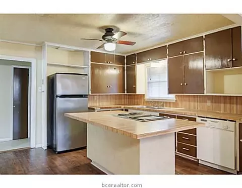 300 Tee Dr, Bryan, TX 77801 photo 6