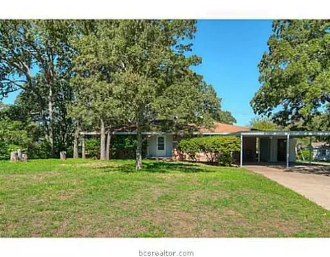 300 Tee Dr, Bryan, TX 77801 photo 2