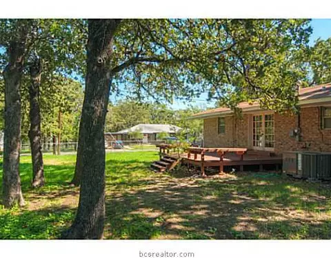 300 Tee Dr, Bryan, TX 77801 photo 9
