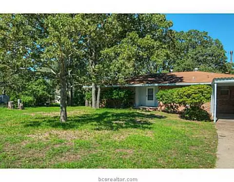 300 Tee Dr, Bryan, TX 77801 photo 3