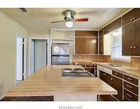 300 Tee Dr, Bryan, TX 77801 photo 5