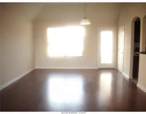2006 Turning Leaf Dr, Bryan, TX 77807 photo 4