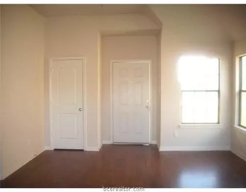 2006 Turning Leaf Dr, Bryan, TX 77807 photo 3