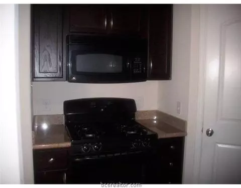 2006 Turning Leaf Dr, Bryan, TX 77807 photo 5