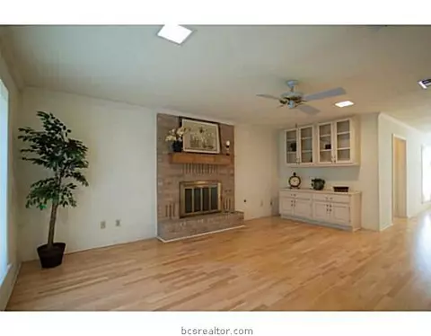 2905 Braeburn St, Bryan, TX 77802 photo 4