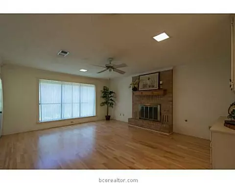2905 Braeburn St, Bryan, TX 77802 photo 3