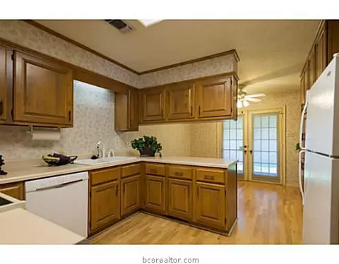 2905 Braeburn St, Bryan, TX 77802 photo 5