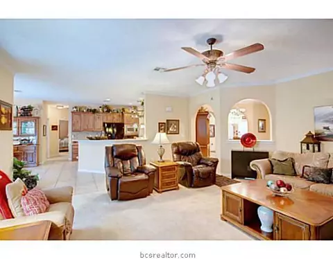 2002 Lis Ln, Bryan, TX 77807 photo 3