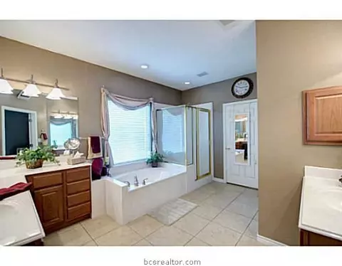 2002 Lis Ln, Bryan, TX 77807 photo 10
