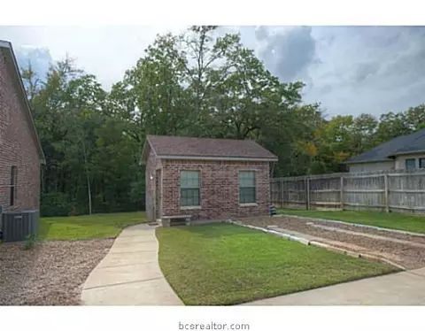 2002 Lis Ln, Bryan, TX 77807 photo 17