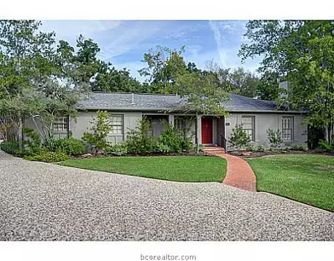 501 Brookside E Dr E, Bryan, TX 77801 photo 2