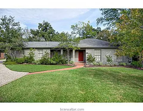 501 Brookside E Dr E, Bryan, TX 77801 photo 1