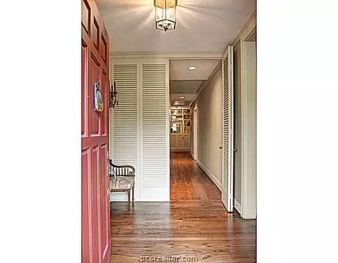 501 Brookside E Dr E, Bryan, TX 77801 photo 3